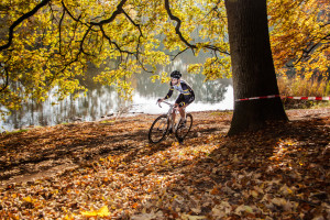 Herbst - Fotowettbewerb -Radrennen im goldenen Herbst