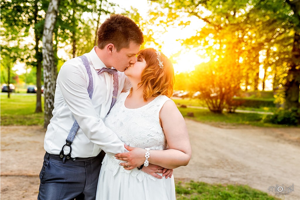 Brautpaar mit Sonnenuntergang Janek und Denise - Hochzeitsfotografie - Hochzeit