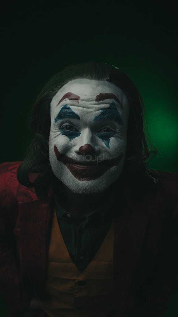 Miloupd-Portraitfotografie-Portrait-Joker-Studioshooting-Halloween-Karneval-Joker-Portrait-LAchen-Gruen